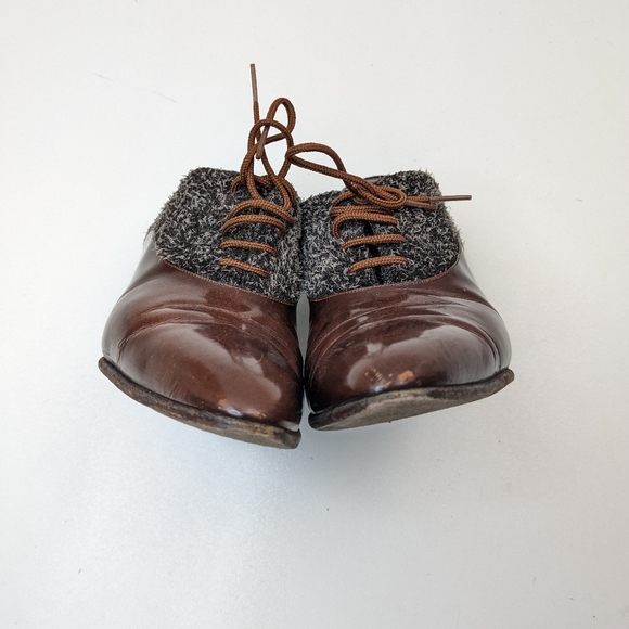 Vintage Bally Brown Leather and Grey Wool Pumps - Picture 4 of 4